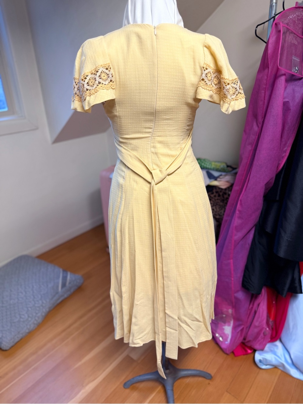 Sunlit Lace-Trim V-Neck Midi Dress in Yellow - Picture 6 of 8